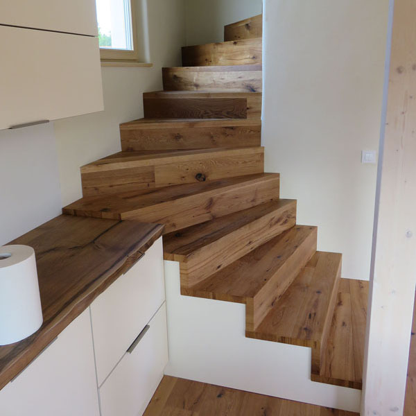 integrirane lesene stopnice