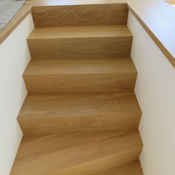 integrirane lesene stopnice