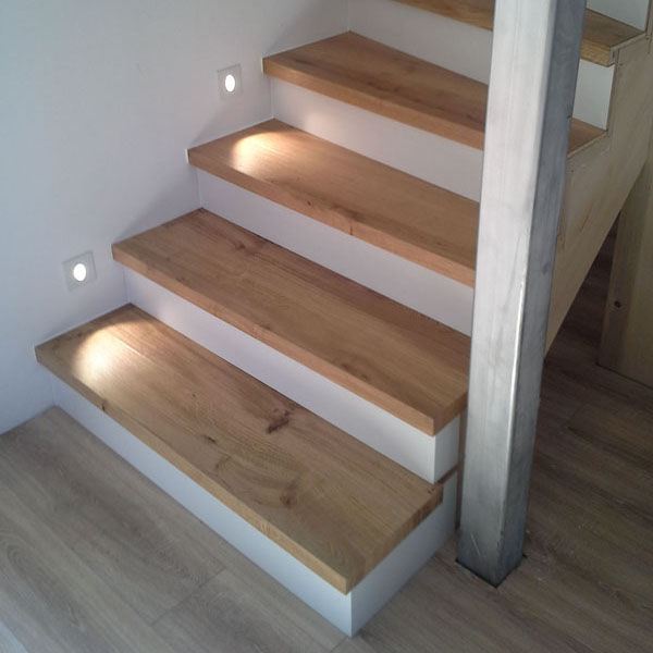 integrirane lesene stopnice