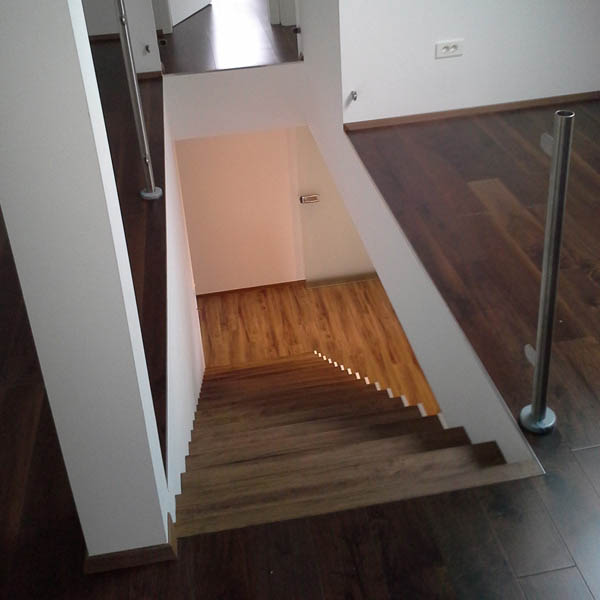 integrirane lesene stopnice