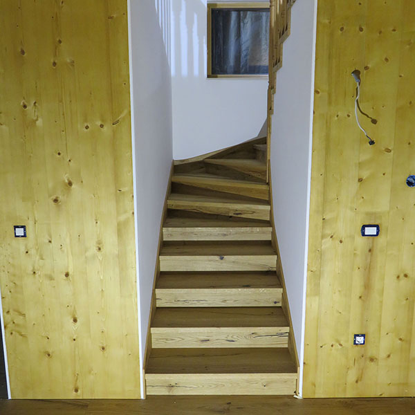 integrirane lesene stopnice