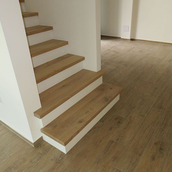 integrirane lesene stopnice
