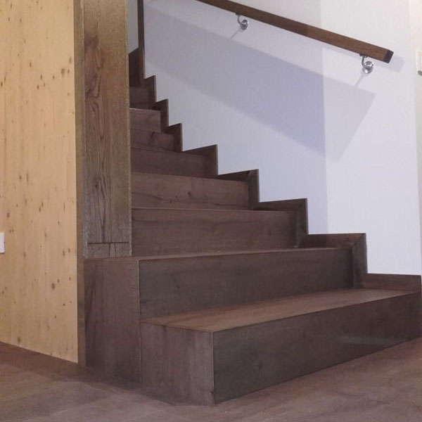 integrirane lesene stopnice