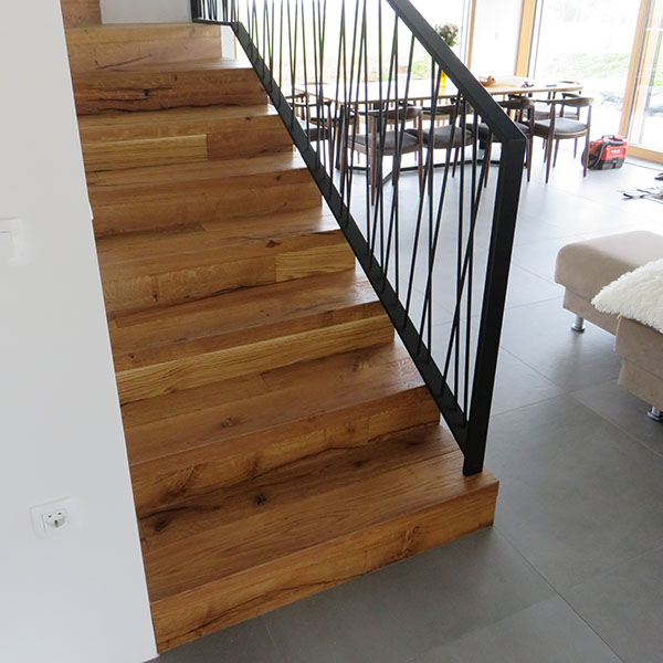 integrirane lesene stopnice
