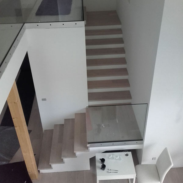 integrirane lesene stopnice