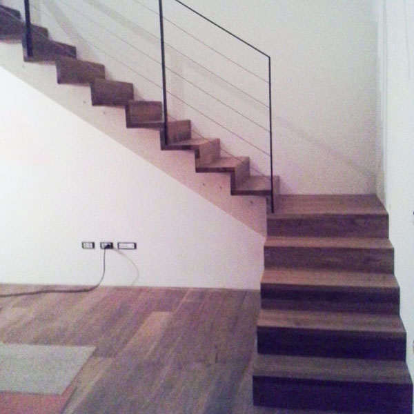 lesene samonosilne stopnice